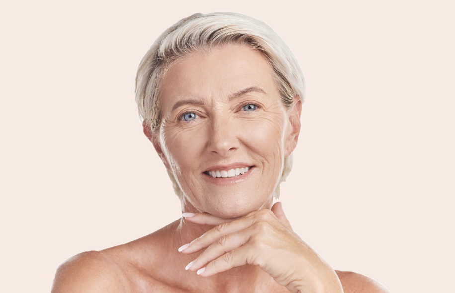Treatment with the derma filler Sculptra® is suitable for people who would like to have fewer wrinkles or sagging skin on the face, neck, décolleté or arms and legs quickly and without complications in order to boost their self-confidence and enjoy life more. Dr Duve generally treats all patients and provides competent advice with the greatest expertise and empathy. In a personal consultation, he will present the treatment to you in detail and inform you about the expected result.